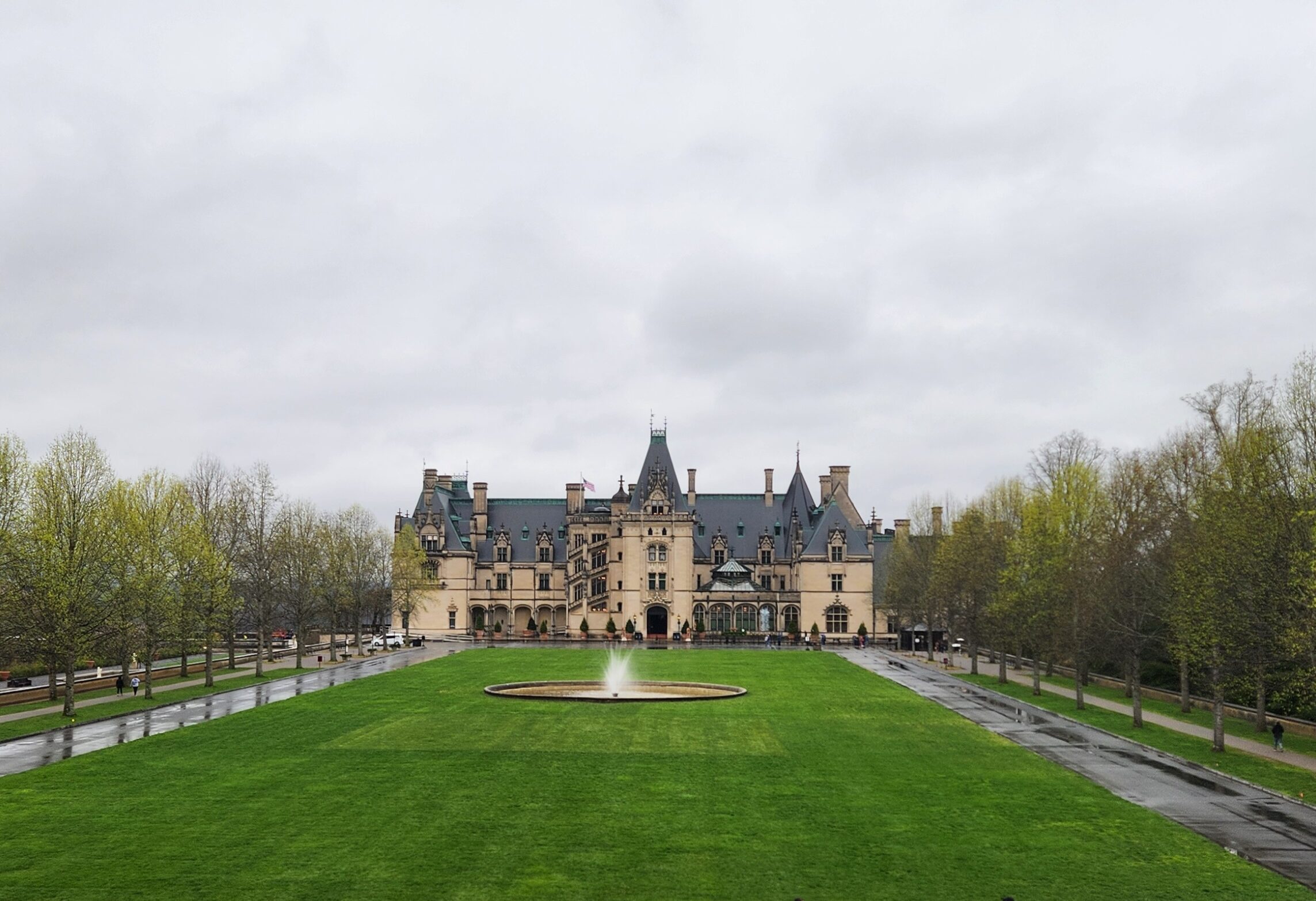 Biltmore Estate Confirms Main House Is Safe After Hurricane Helene, image size:2287x1566